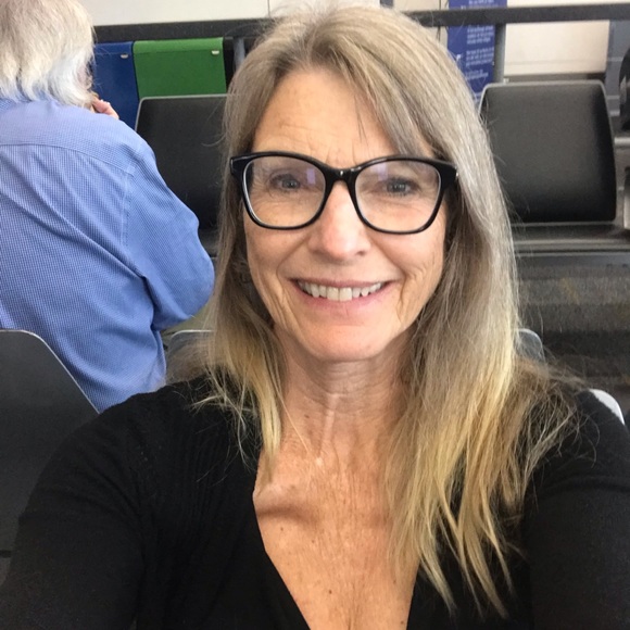 Meet your Posher, Gloria - Picture 2 of 5